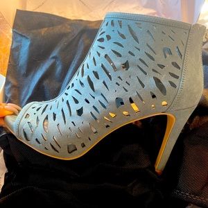 Like new wintergreen heels. Very comfortable, cute, and stylish for summer.